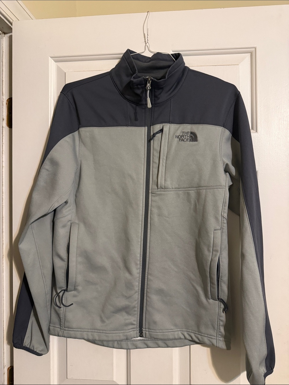 Men’s The North Face Two-Tone Gray and Dark Gray Lightweight Jacket Size Small
